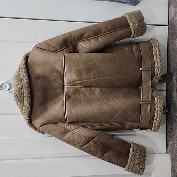 Authentic Guess Lena Shearing Jacket - Like New - Picture 2 of 3